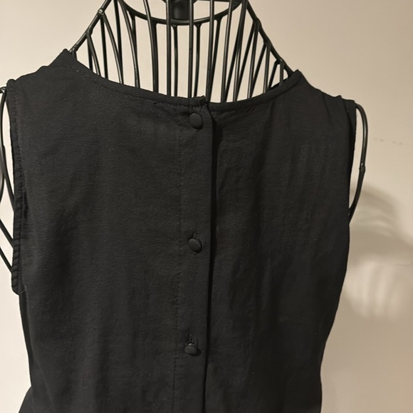 Black tank - Picture 4 of 5